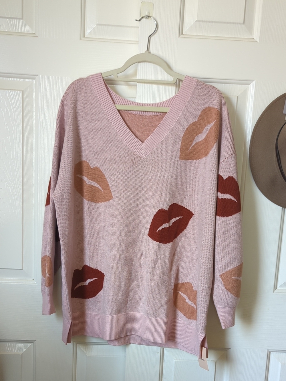 BloomChic Pink V-Neck Sweater with Tan and Rust Lip Motif